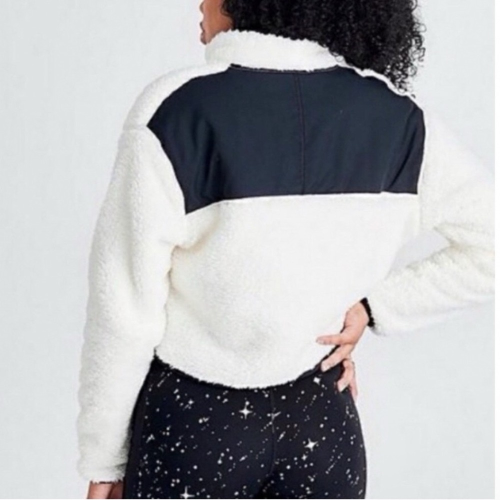 Nike Sherpa Plush Fleece Quarter Zip Crop Pullover Cream Black Medium BV5134-110 - Picture 3 of 8